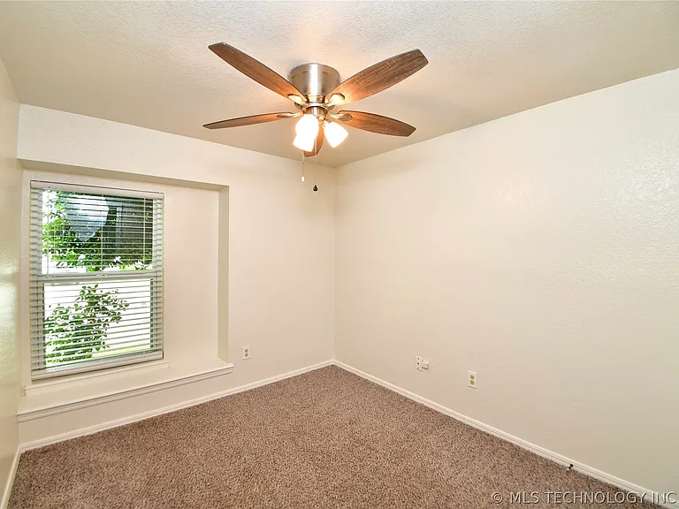 10056 S 91st East Ave — Photo 16