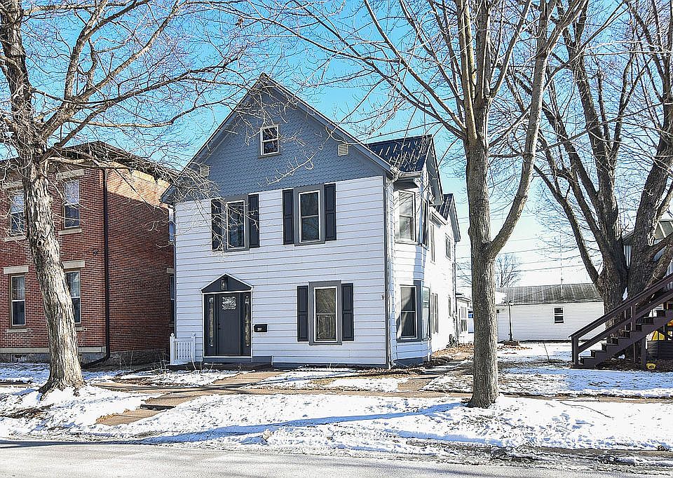 1st image of 207 S 3rd St
