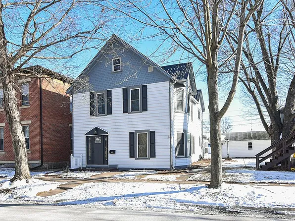 207 S 3rd St, Bellevue, IA 52031