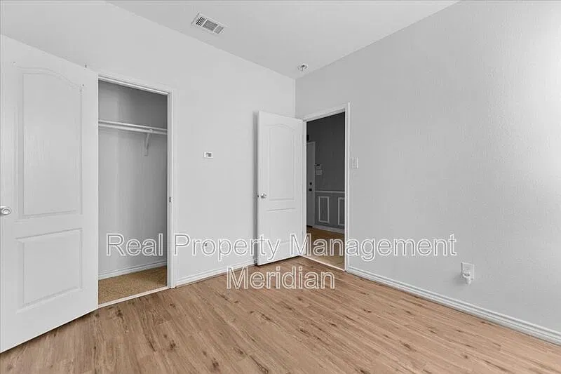 3 bed, 2.0 bath, 1876 sqft, $2,275 — Photo 3