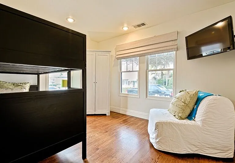 563 Sea Ln — Photo 12