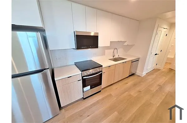 Building Photo - 16136 Devonshire St #303