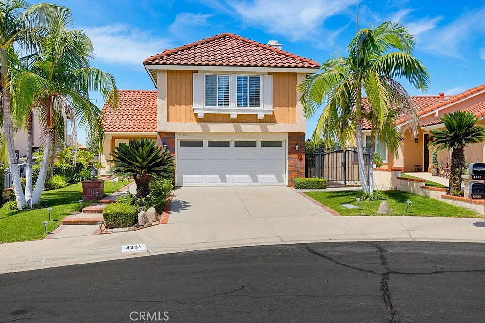 3 bed, 2.5 bath, 1921 sqft, $5,000 — Photo 2