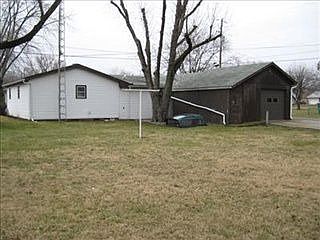 3rd image of 117 Poplar St