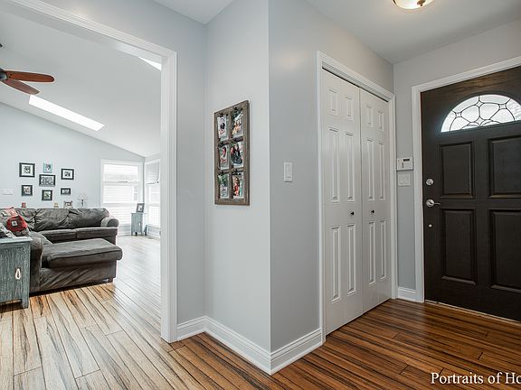 5th image of 22W156 Temple Dr