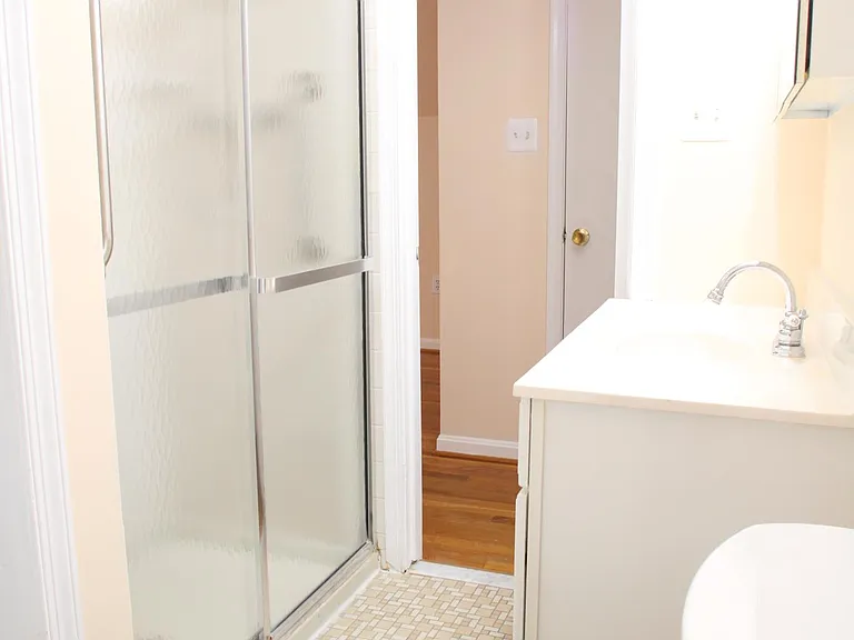 1724 Yale Pl — Photo 7