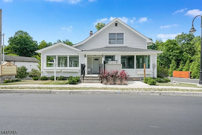 12 Main Rd #202-4