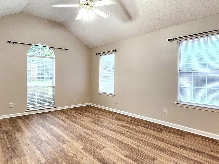 6808 Red Bud Ln — Photo 8