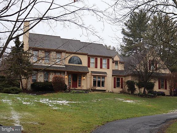 2nd image of 3 E Spring Oak Cir