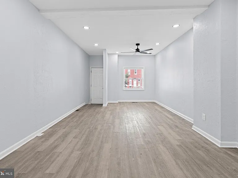 1669 N Milton Ave — Photo 2