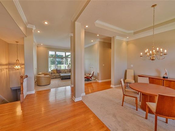 5th image of 7438 Royal Oakland Dr