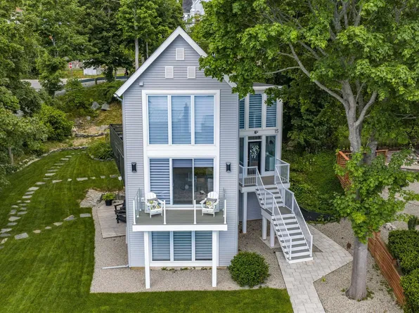 15 Shipyard Rd, Bedford, NS B4A 2G2