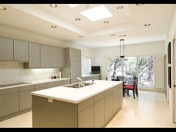 The kitchen includes Allmilmo cabinetry, Bosch, Miele, Thermador & Subzero app