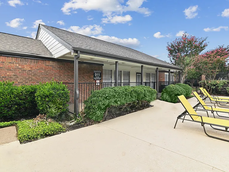 Davenport Apartments — Photo 30