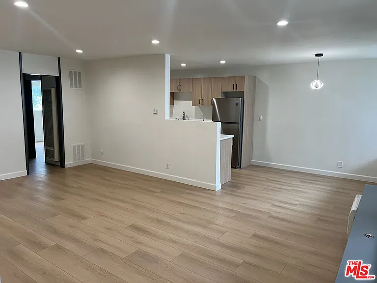 1253 N Hayworth Ave #109 — Photo 1