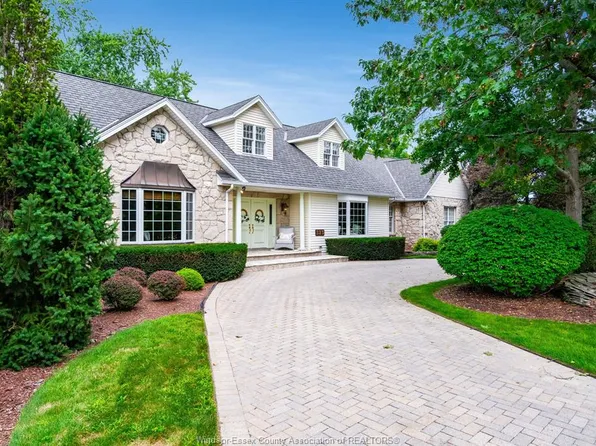 323 Talbot St S, Essex, ON N8M 1C2