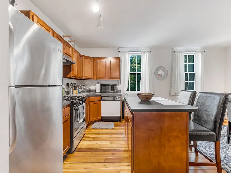 1410 Mansfield St — Photo 23