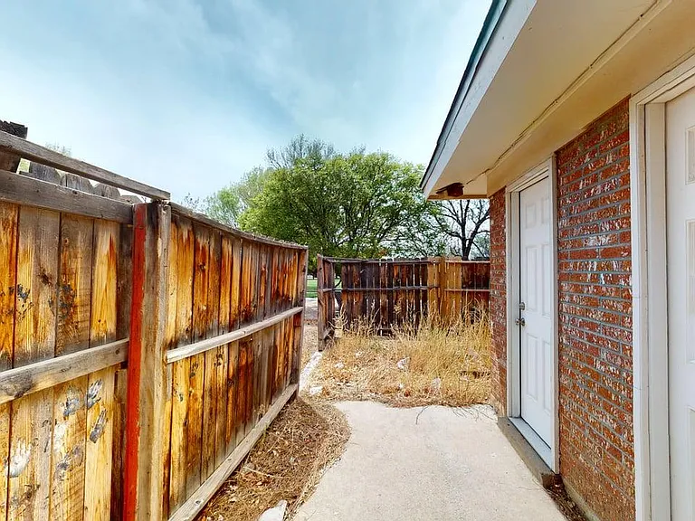 Contemporary, Loaded 2 Bed 2 Bath Apartment on Conchas Park — Photo 32