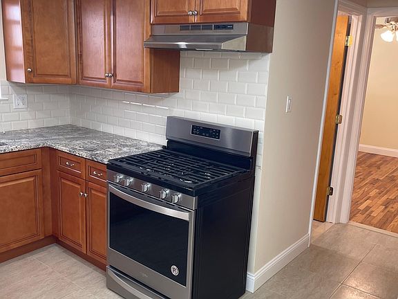 4th image of 70 Bowdoin St