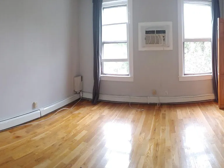 37 Logan Ave #2 — Photo 4