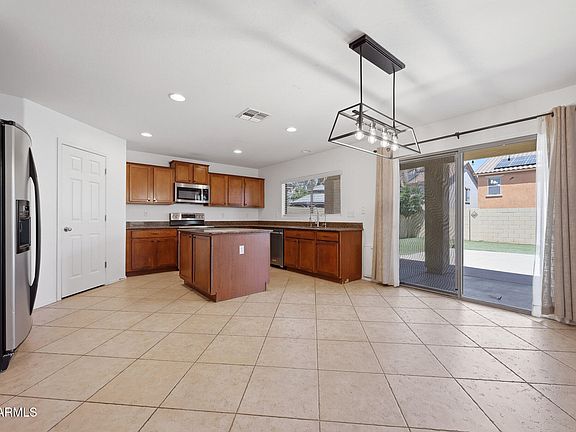 5th image of 43214 W MAGNOLIA Road