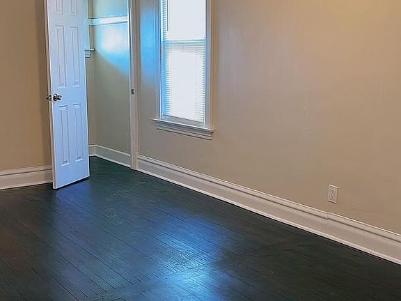 3rd image of 2229 S Lombard Ave