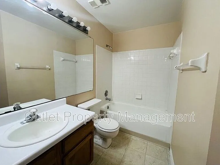 2282 Grenwich Ave #2282 — Photo 17
