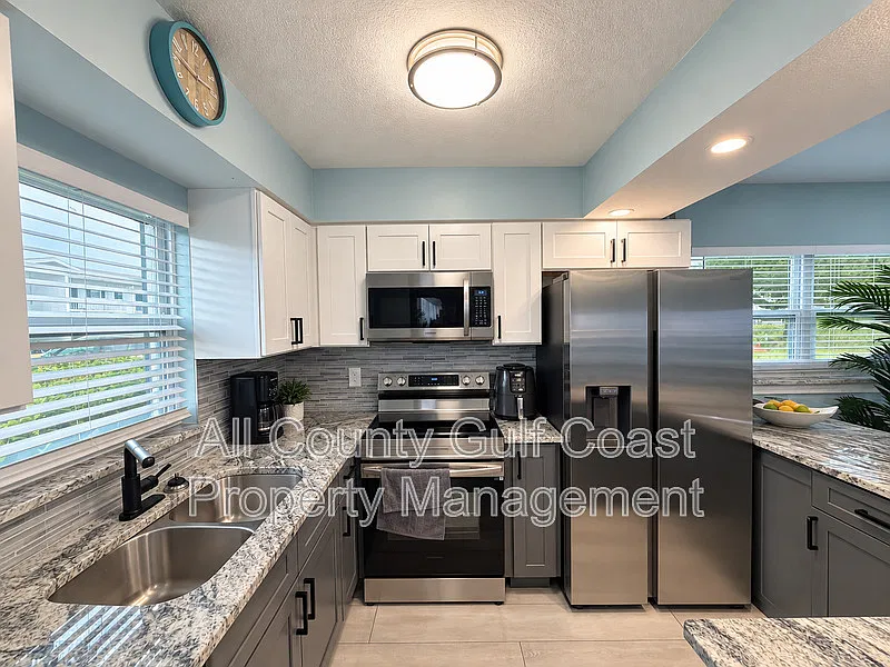 4511 3rd Street Cir W — Photo 2