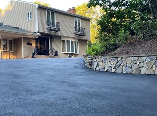 5 Birch Hill Rd, Mount Sinai, NY 11766