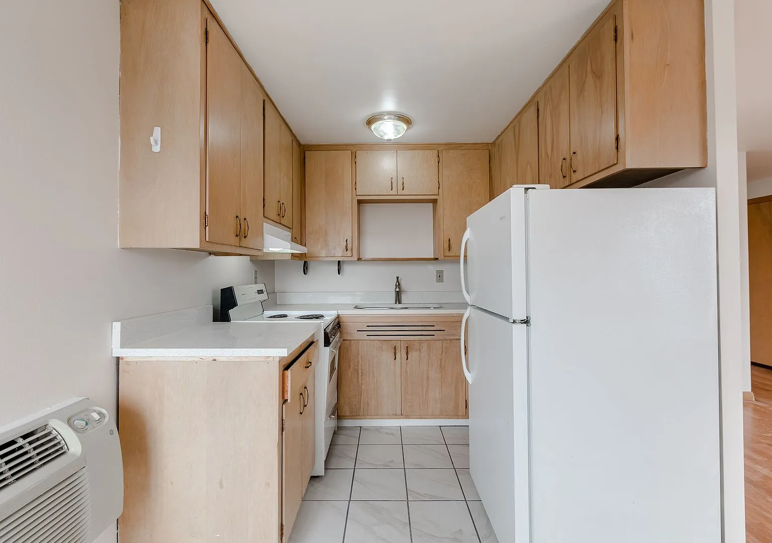 Chicago Place Apartments — Photo 3