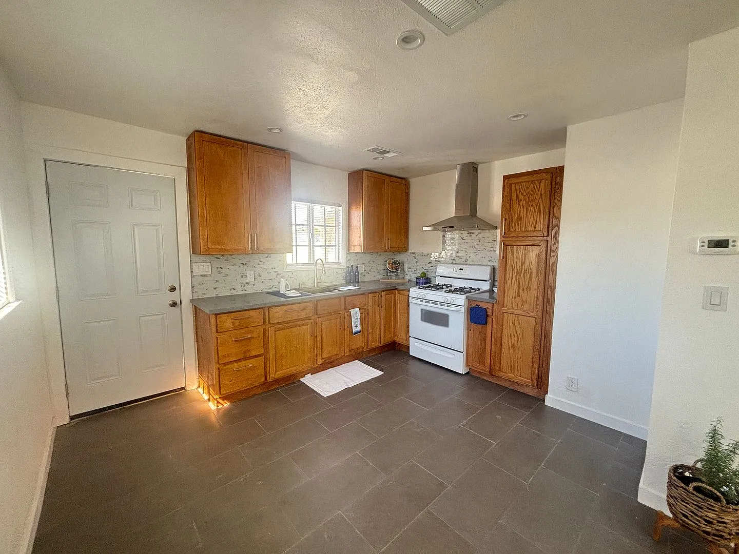 West Lancaster Single Story Detached Triplex — Photo 3