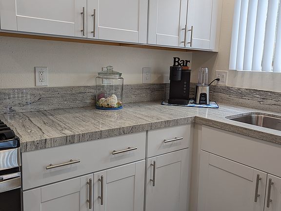 4th image of 217 Date St APT B