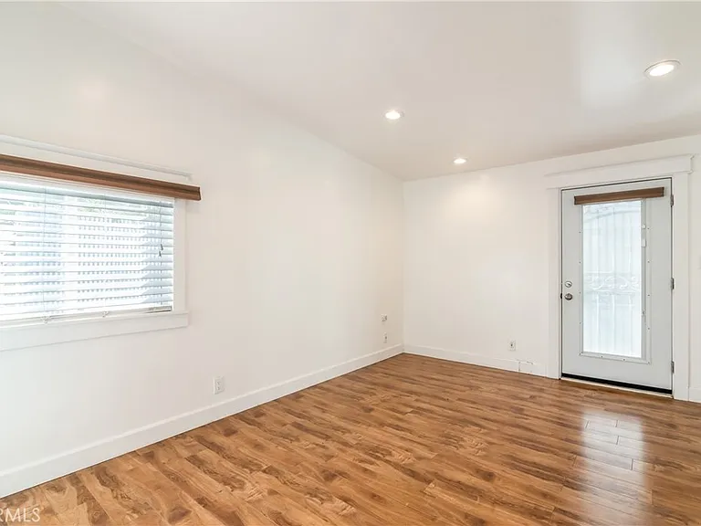 1125 N Heliotrope Dr — Photo 17