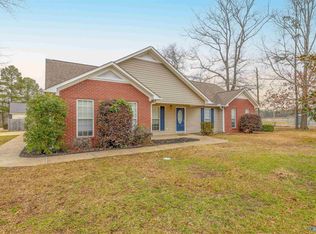 101 Turnberry Ln, Rainbow City, AL 35906
