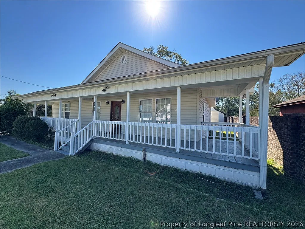 4 bed, 3.0 bath, 2062 sqft, $2,000 — Photo 2