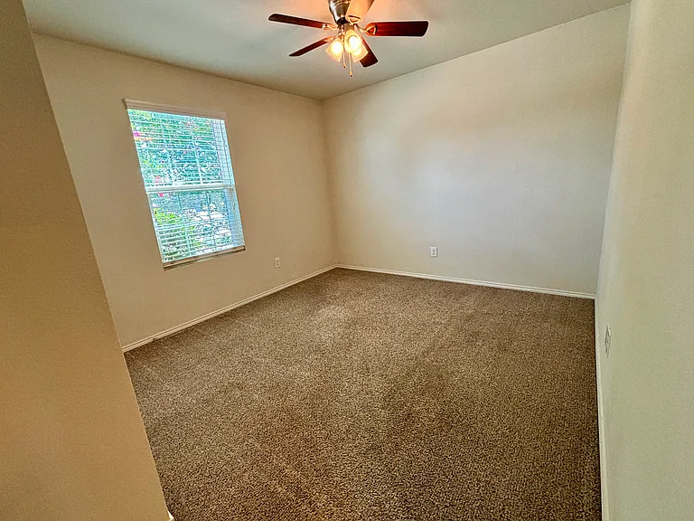 104 Abelia Dr — Photo 6