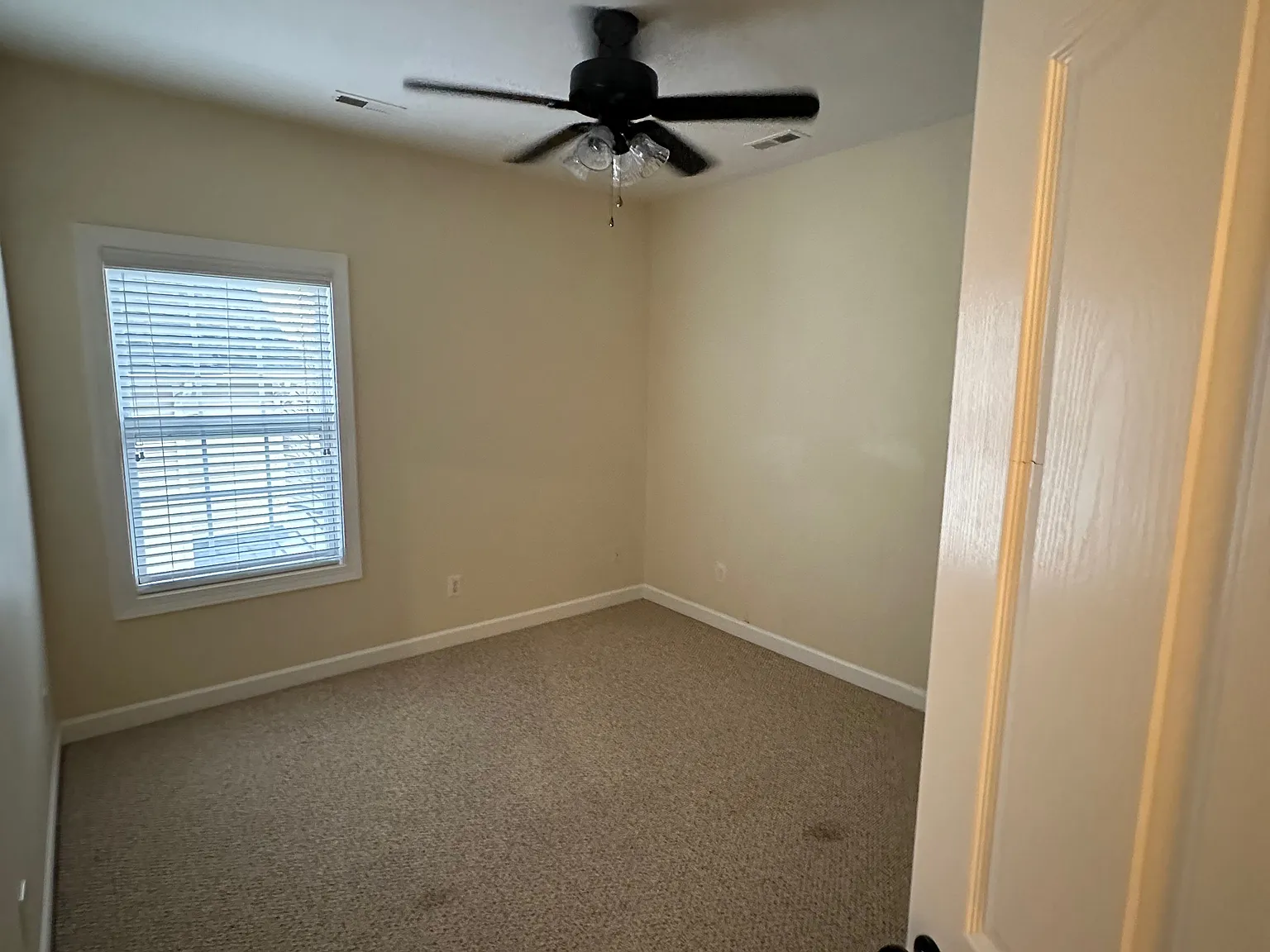 6 bed, 2975 sqft, $3,500 — Photo 4