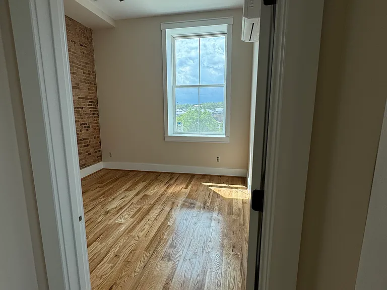 2031 Maryland Ave #1 — Photo 16