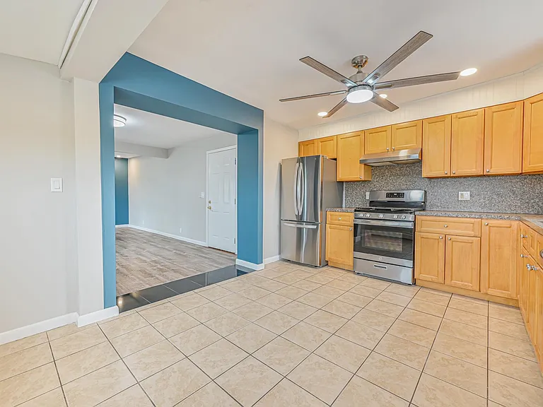 72 5th Ave #2N — Photo 3