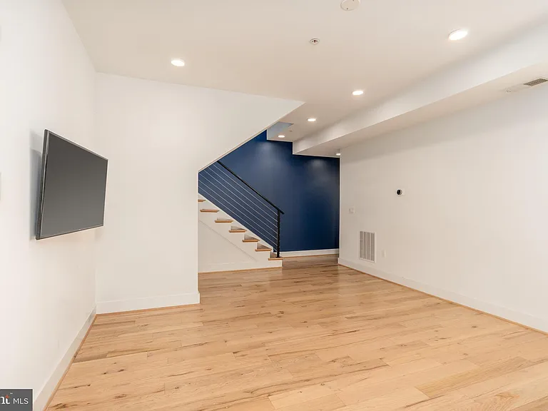 811 Upshur St NW #Penthouse 10 — Photo 12