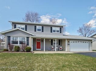 554 Yarmouth Rd, Elk Grove Village, IL 60007