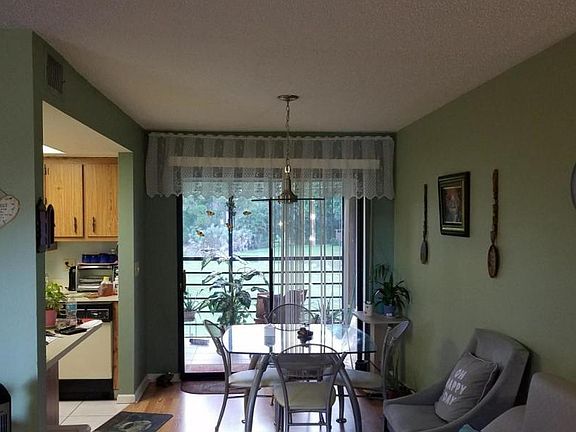 3rd image of 4233 Oak Terrace Dr