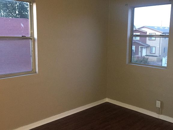  Second-floor bedroom 