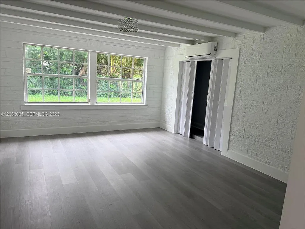 650 SW 55th Ave #0 — Photo 4