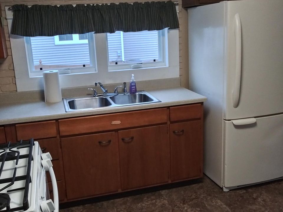 2nd image of 58 Court St #2