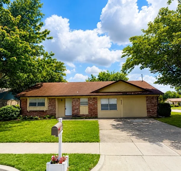 6000 Lindy Ln — Photo 1