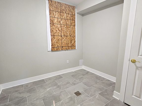 3rd image of 227 Ferry St #1