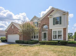 11 Gillingham Ct, Algonquin, IL 60102