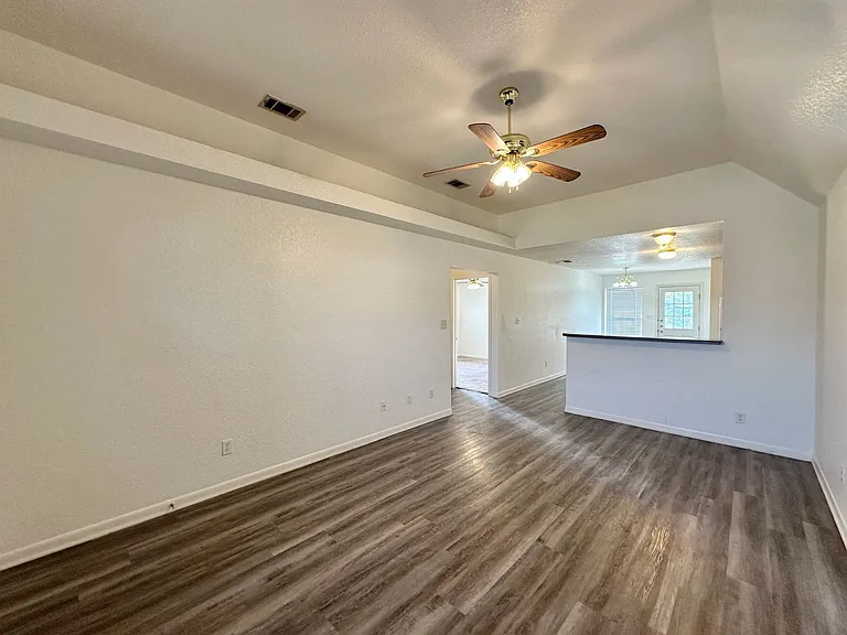 3509 Westwood Dr — Photo 2