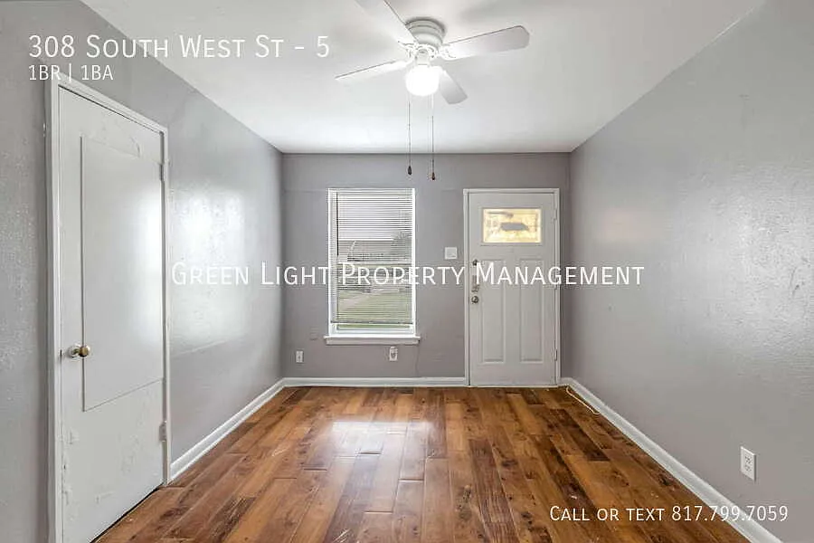 Updated 1-Bd Apartment steps from Downtown Arlington & UTA! — Photo 4